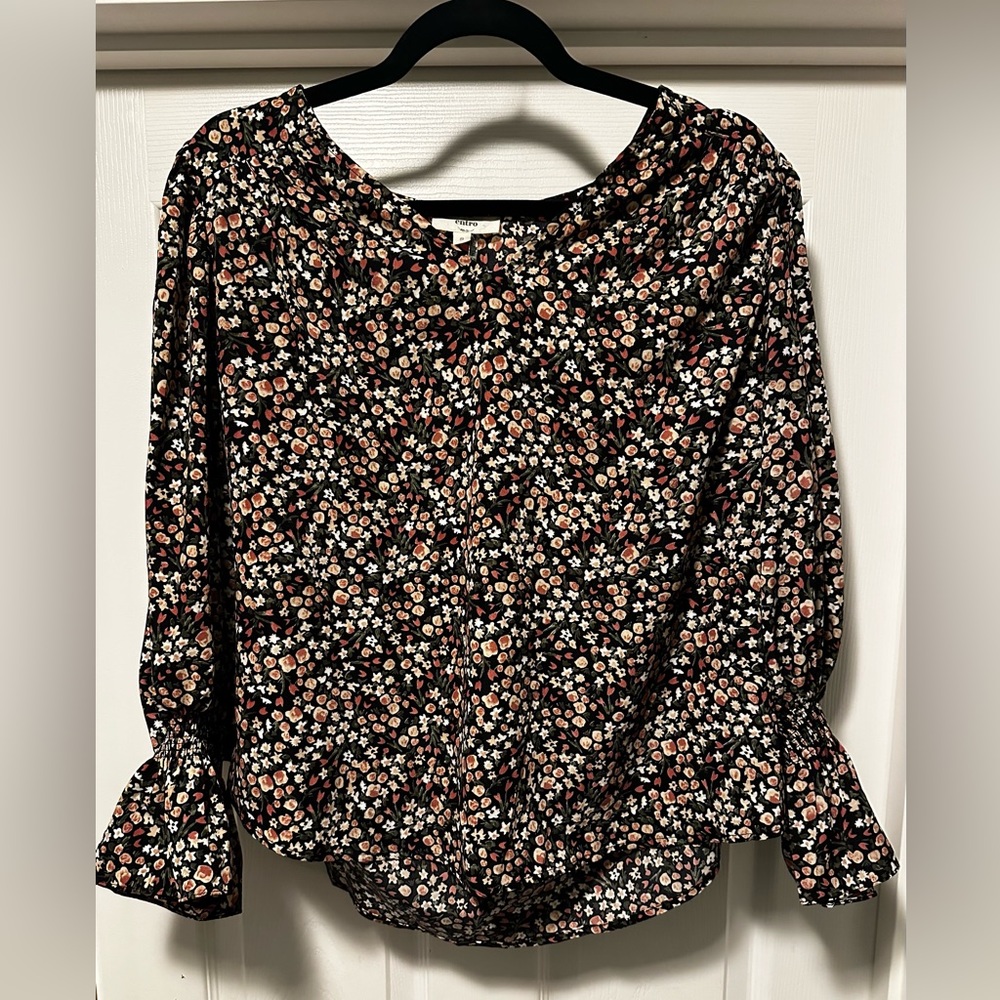 Long sleeve v neck collar floral print blouse size small